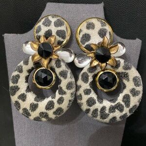 Vintage 80’s clip-on faux fur animal pattern dangling earrings